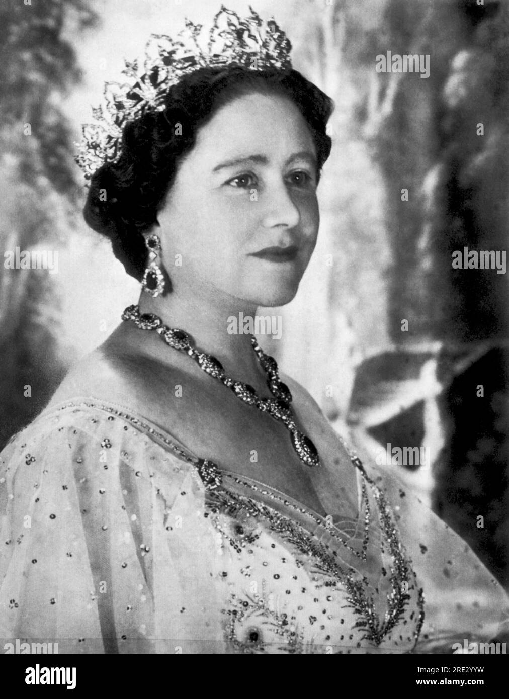 London, England:    1950 A portrait of Elizabeth Bowes-Lyon, Queen Elizabeth The Queen Mother on her 50th birthday. Stock Photo