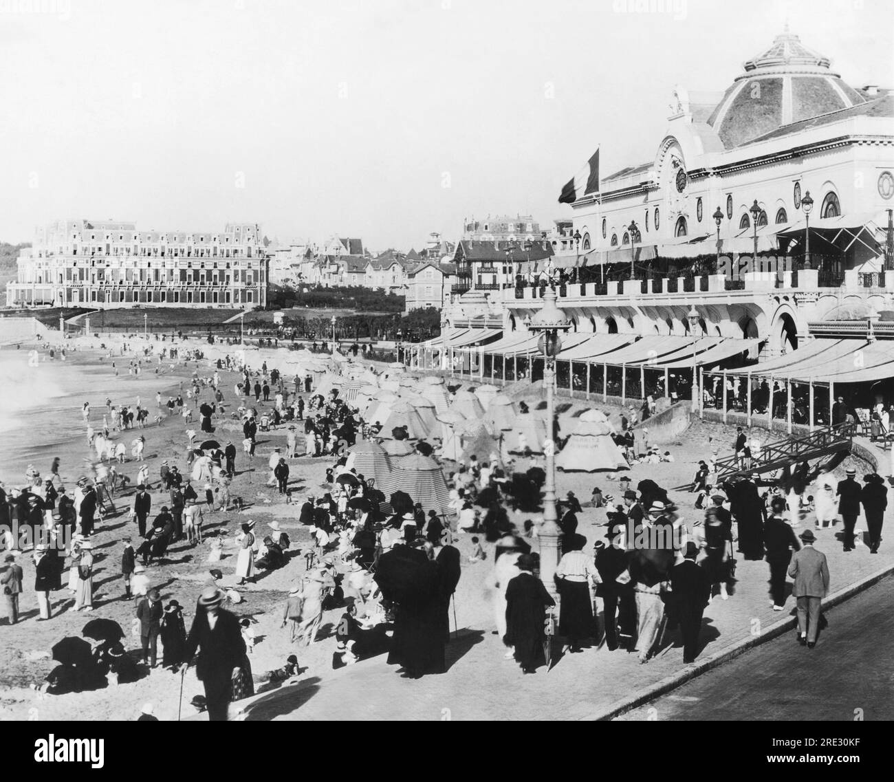 Biarritz, France:   c. 1928 The fashionable bathing beach at Biarritz on the Bay of Biscay in France. Stock Photo