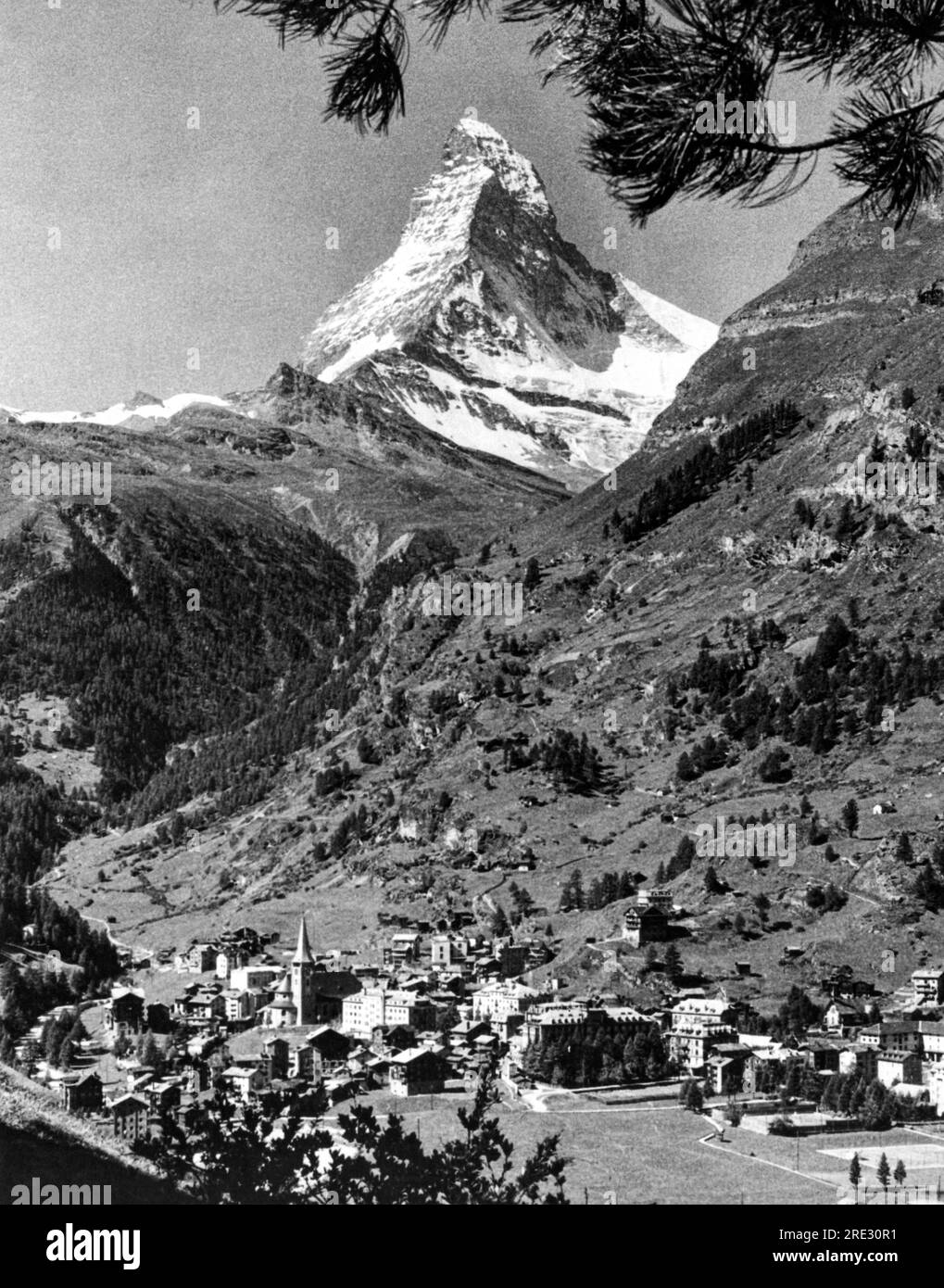 Zermatt, Switzerland, C 1947 The Matterhorn Peak Rising Over The Town