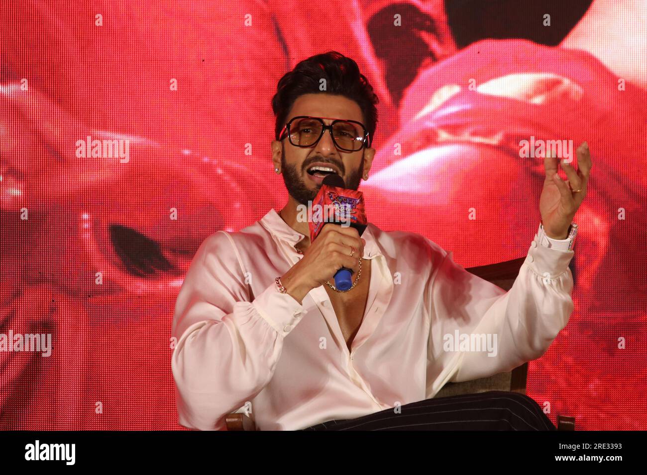 Rocky aur rani ki prem kahani hi-res stock photography and images - Alamy