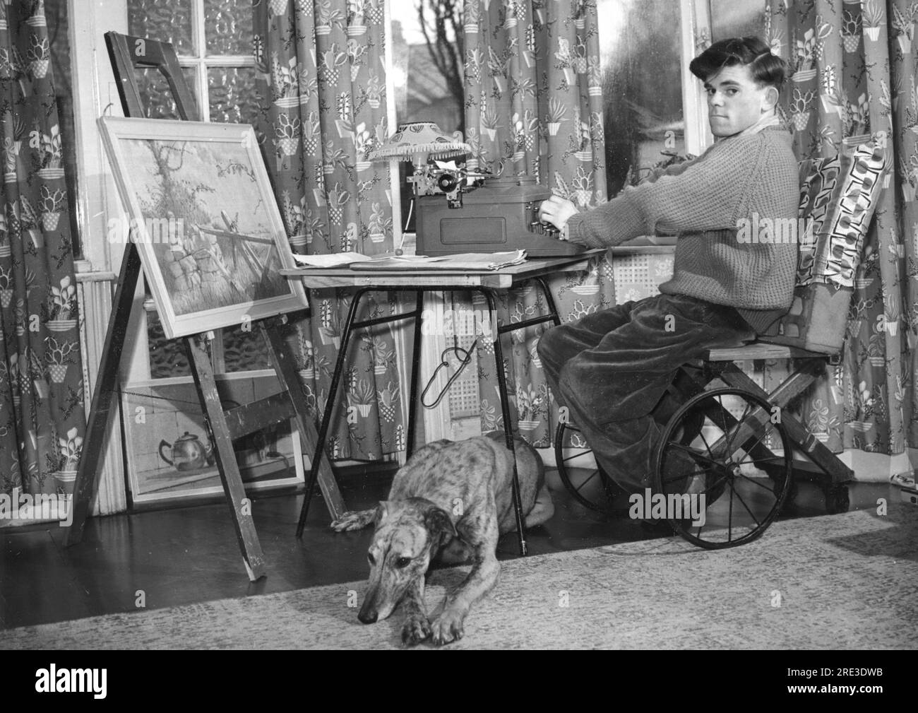 Whiteside, Michael, British radio drama author and painter, at work, 22.2.1958, ADDITIONAL-RIGHTS-CLEARANCE-INFO-NOT-AVAILABLE Stock Photo