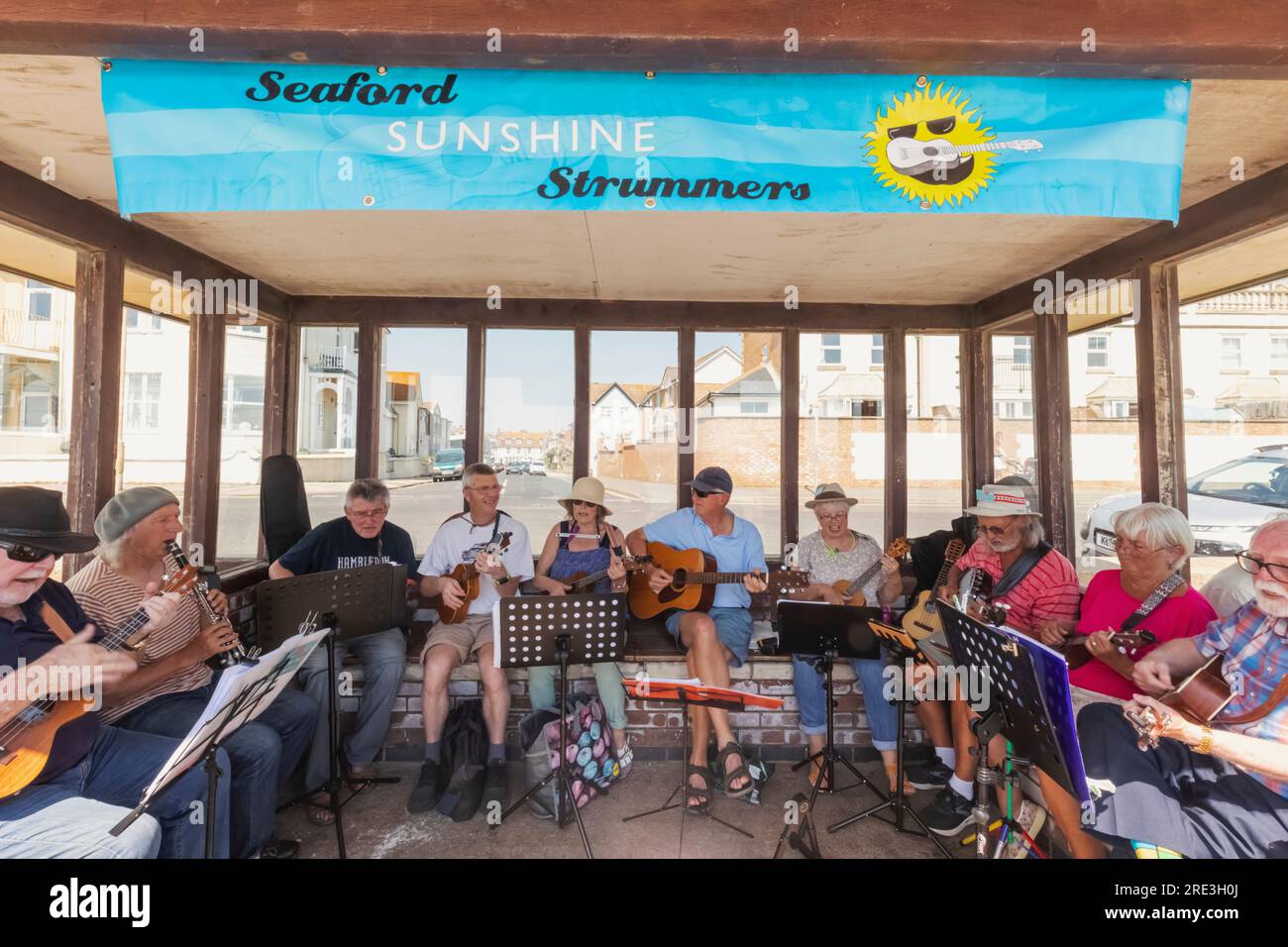 England, Sussex, East Sussex, Seaford, Seaford Beach, Seaford Sunshine Strummers Musical Group of Retired and Elderly Pensioners Stock Photo