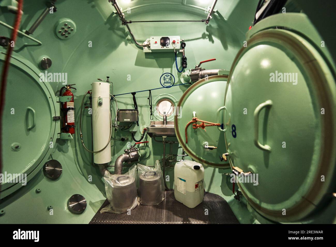 Inside the divers chamber Stock Photo Alamy