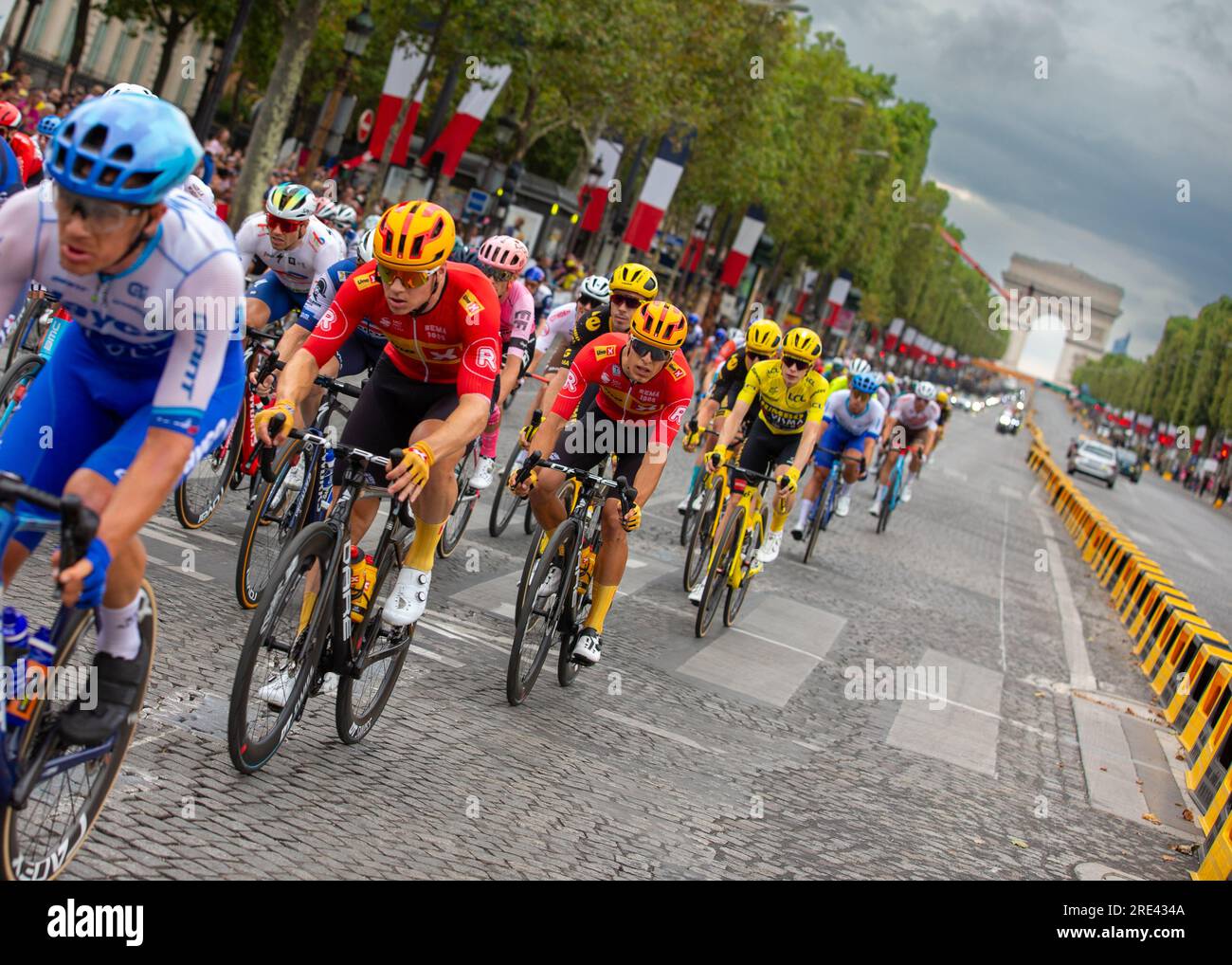 The Peloton in action during stage 21, Saint Quentin-en-Yvelines to Paris Champs Elysee, Tour de France,  22nd July 2023, Credit:Chris Wallis Stock Photo