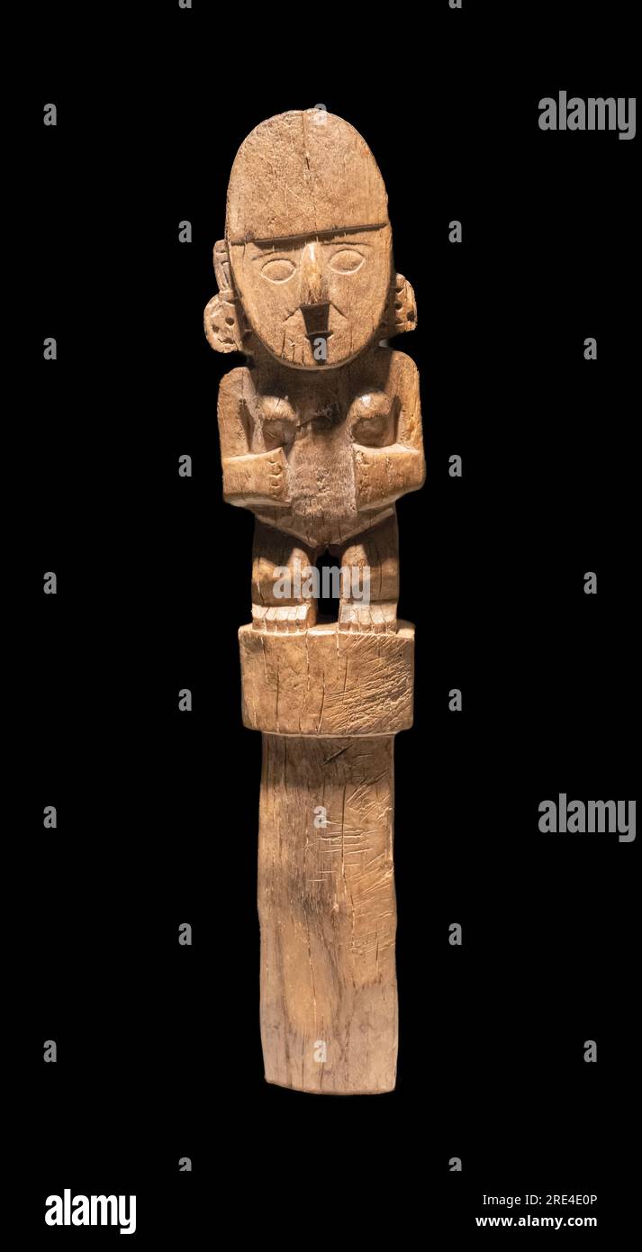 A carved wood statue of a Female figure used as a cult object in certain rituals. 1100 - 1400 AD.  Chimu Culture, Peru. Stock Photo
