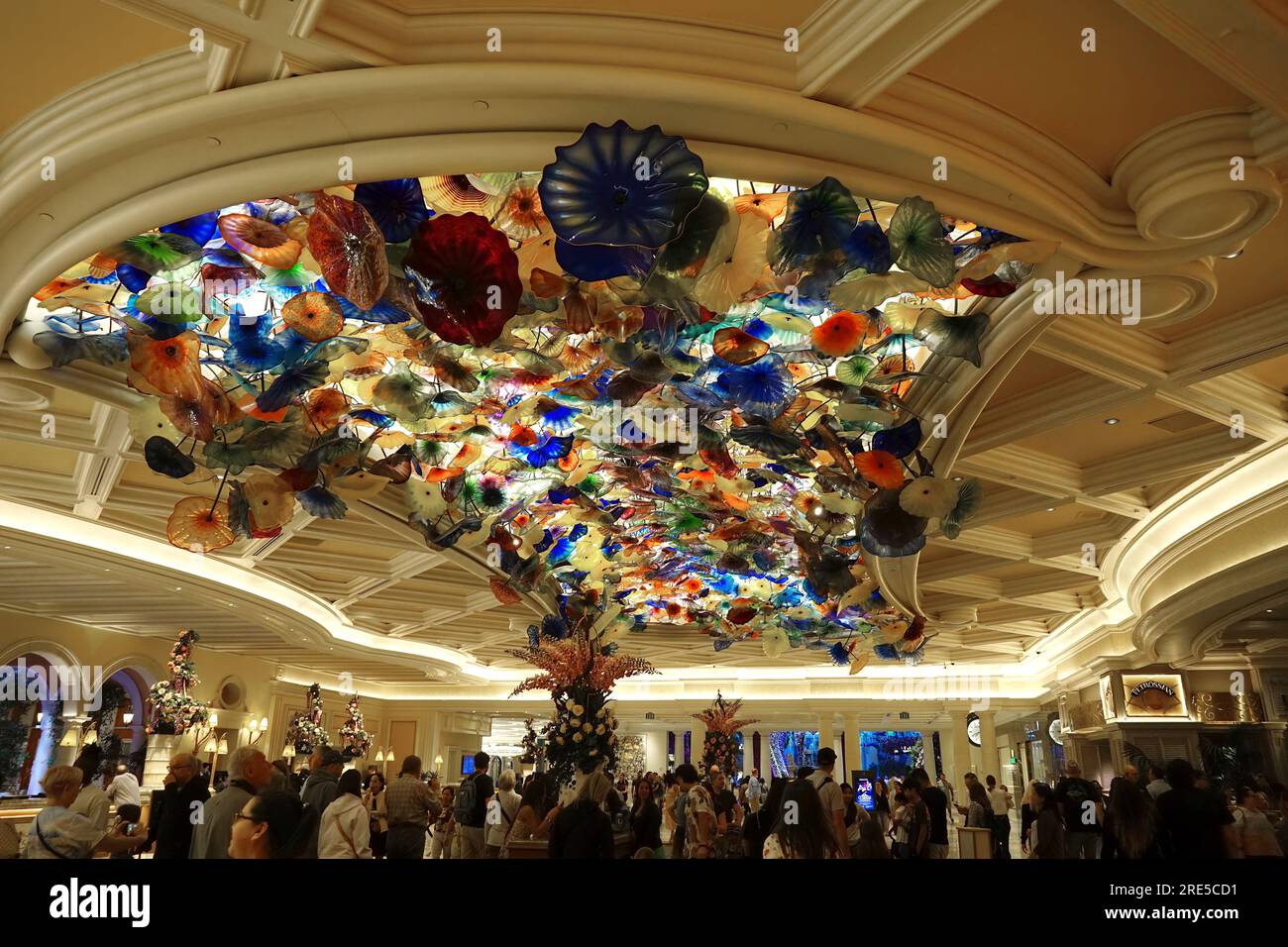 Fiori di Como, a glass sculpture by Dale Chihuly on the lobby, Bellagio