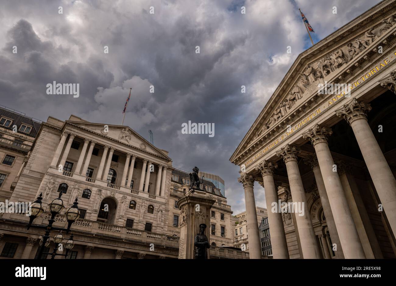 London, UK: The Bank of England on Threadneedle Street in the City of London (L) and The Royal Exchange (R). Stock Photo