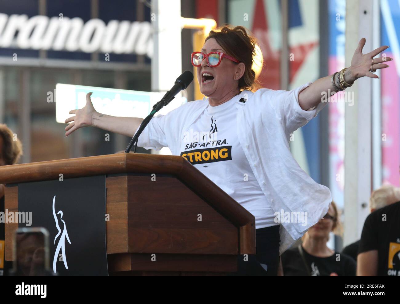 July 25, 2023, New York City, New York, USA: Actor JOELY FISHER seen at SAG-AFTRA's ''˜Rock the City for a Fair Contract' Rally held in Times Square (Credit Image: © Nancy Kaszerman/ZUMA Press Wire) EDITORIAL USAGE ONLY! Not for Commercial USAGE! Stock Photo