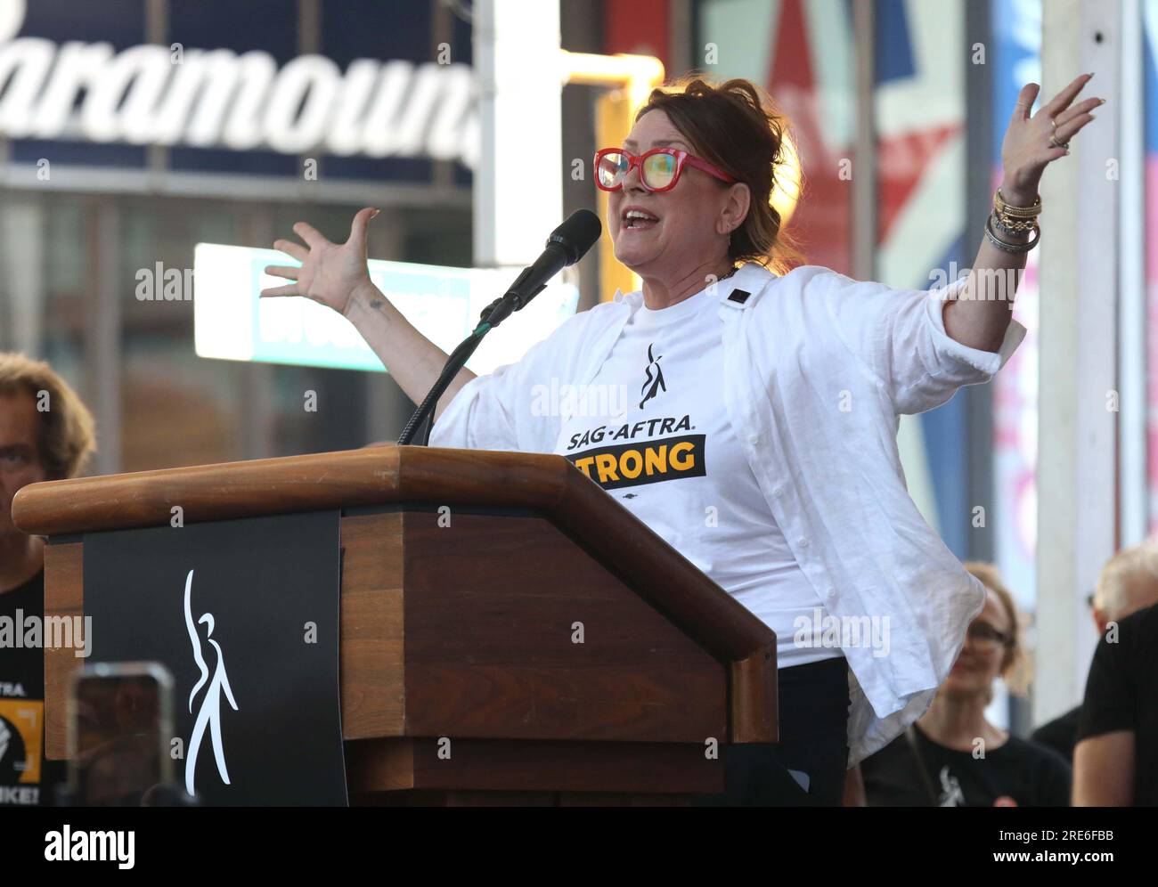 July 25, 2023, New York City, New York, USA: Actor JOELY FISHER seen at SAG-AFTRA's ''˜Rock the City for a Fair Contract' Rally held in Times Square (Credit Image: © Nancy Kaszerman/ZUMA Press Wire) EDITORIAL USAGE ONLY! Not for Commercial USAGE! Stock Photo