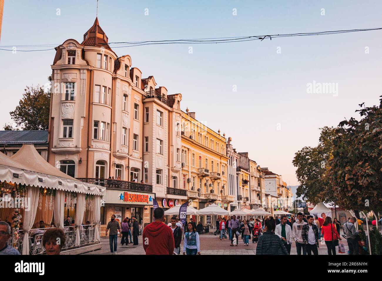 ul. Knyaz Alexander I, the main street in Plovdiv, Bulgaria. Retailers and cafes occupy buildings built in a mix of architectural styles Stock Photo