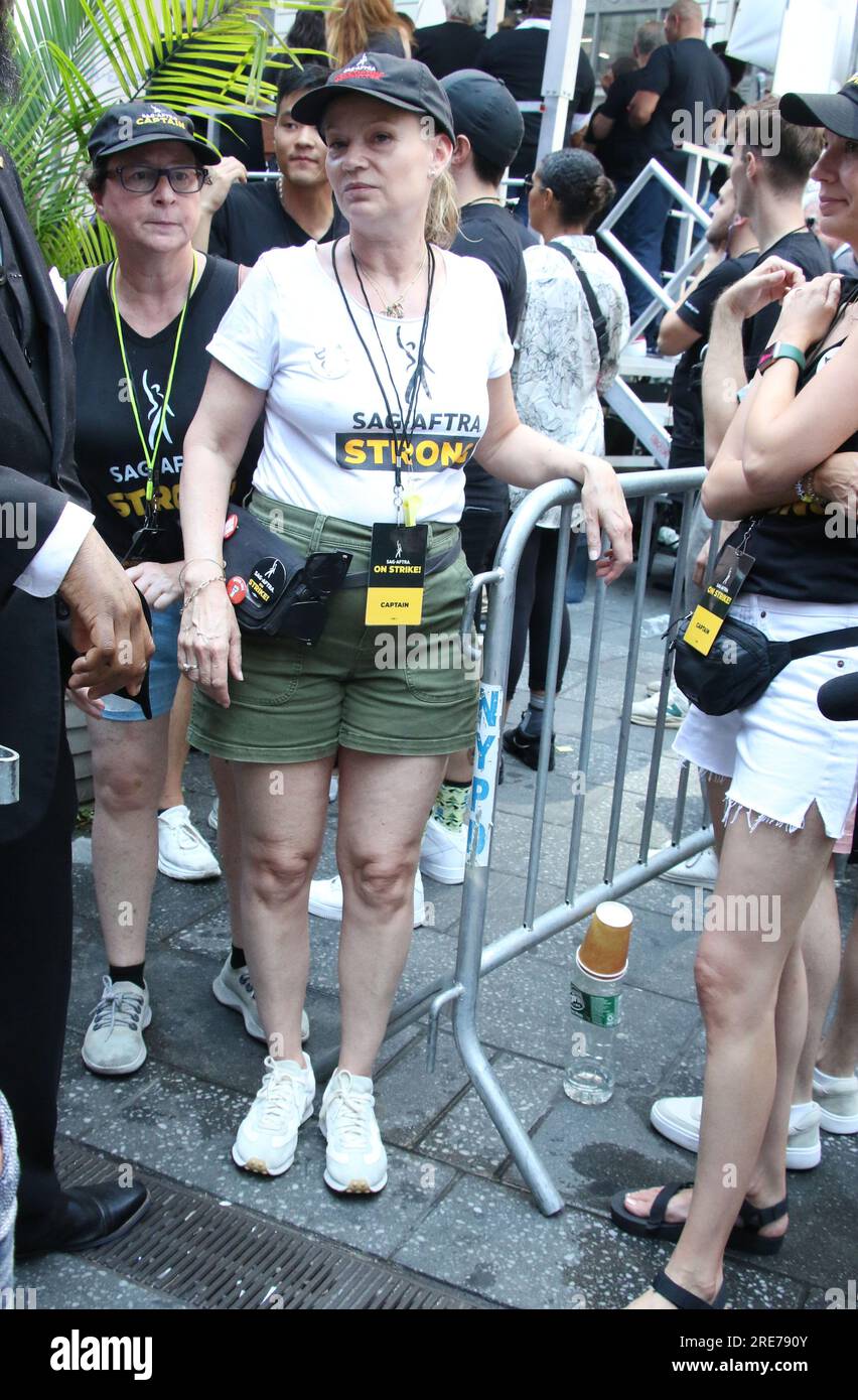 New York, NY, USA. 25th July, 2023. Samantha Mathis at the SAG-AFTRA