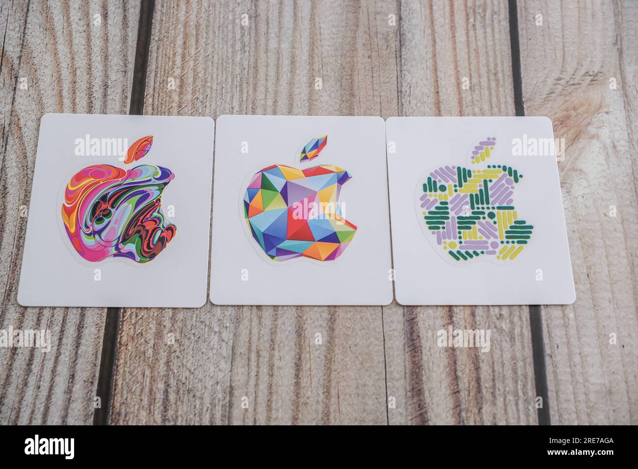 Apple store gift cards hi-res stock photography and images - Alamy