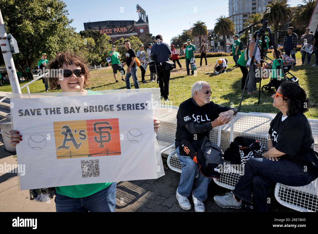 Pirates Fans Rally Downtown For Buctober!