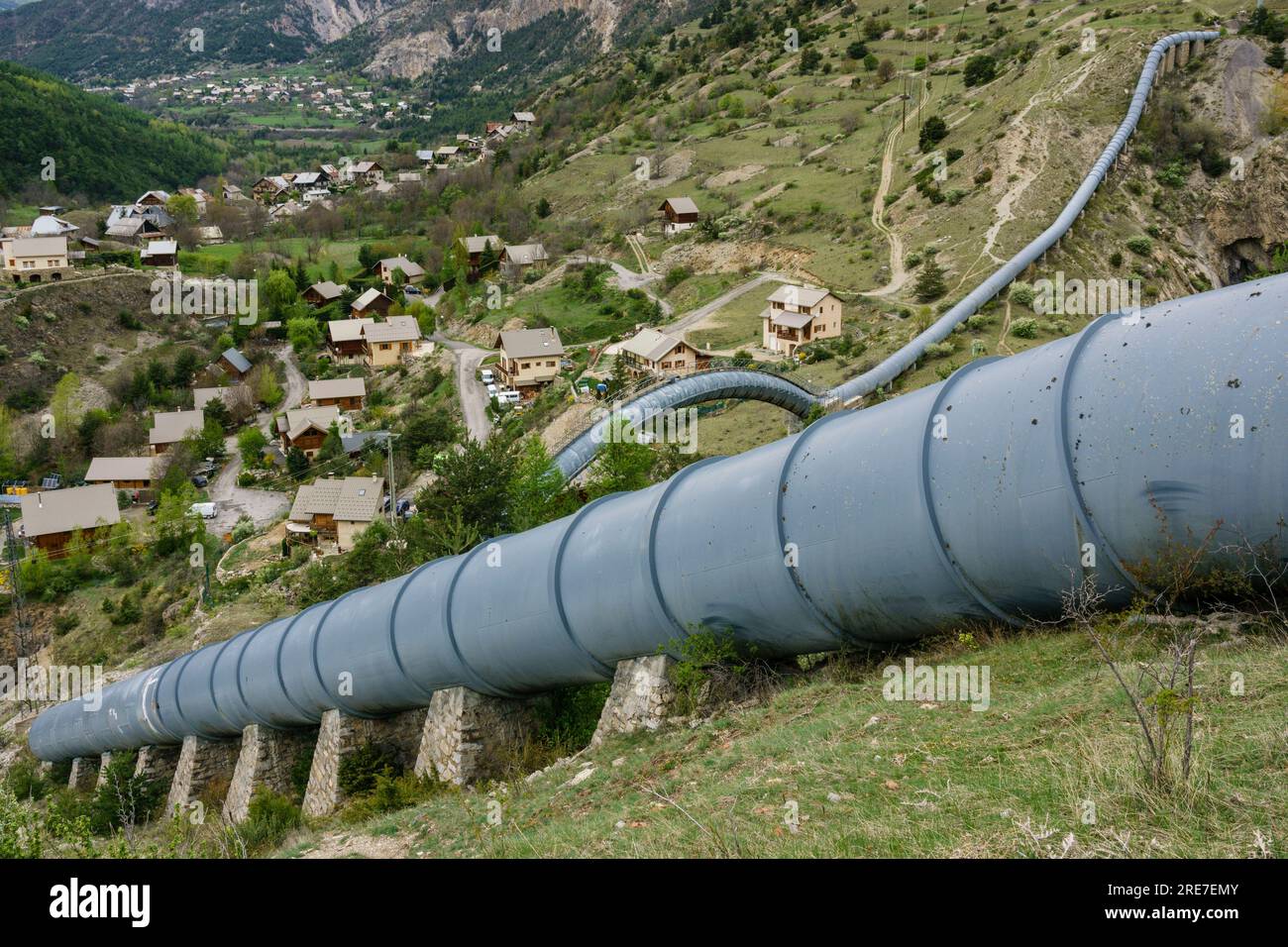 tubos de agua,Valle Des Pres, Provenza-Alpes-Costa Azul, departamento de Altos Alpes, en el distrito de Briançon Stock Photo