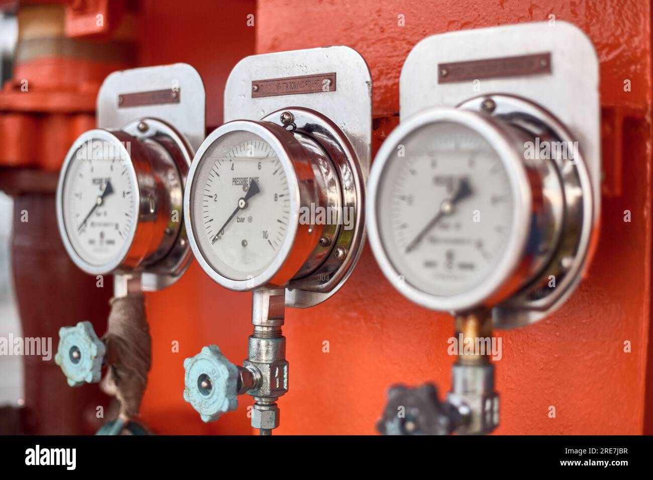 Oil and gas industry and marine stainless steel pressure gauges