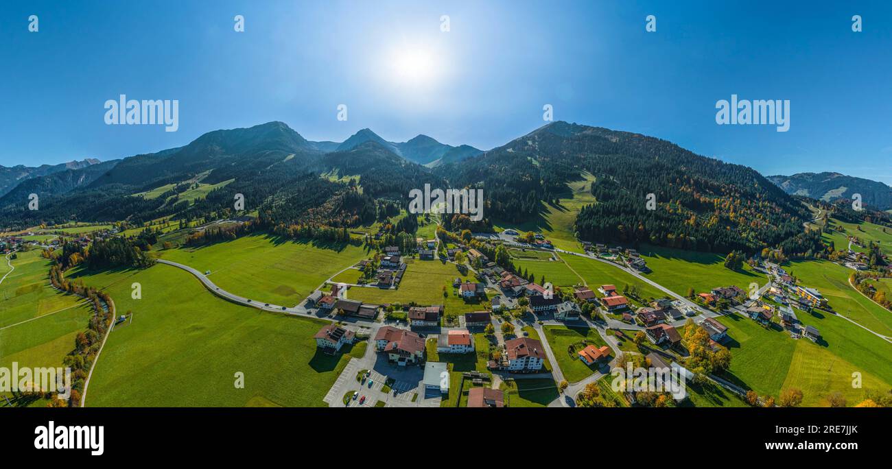 The little village called Schattwald in the beautiful autumnal Tannheimer Tal from above Stock Photo