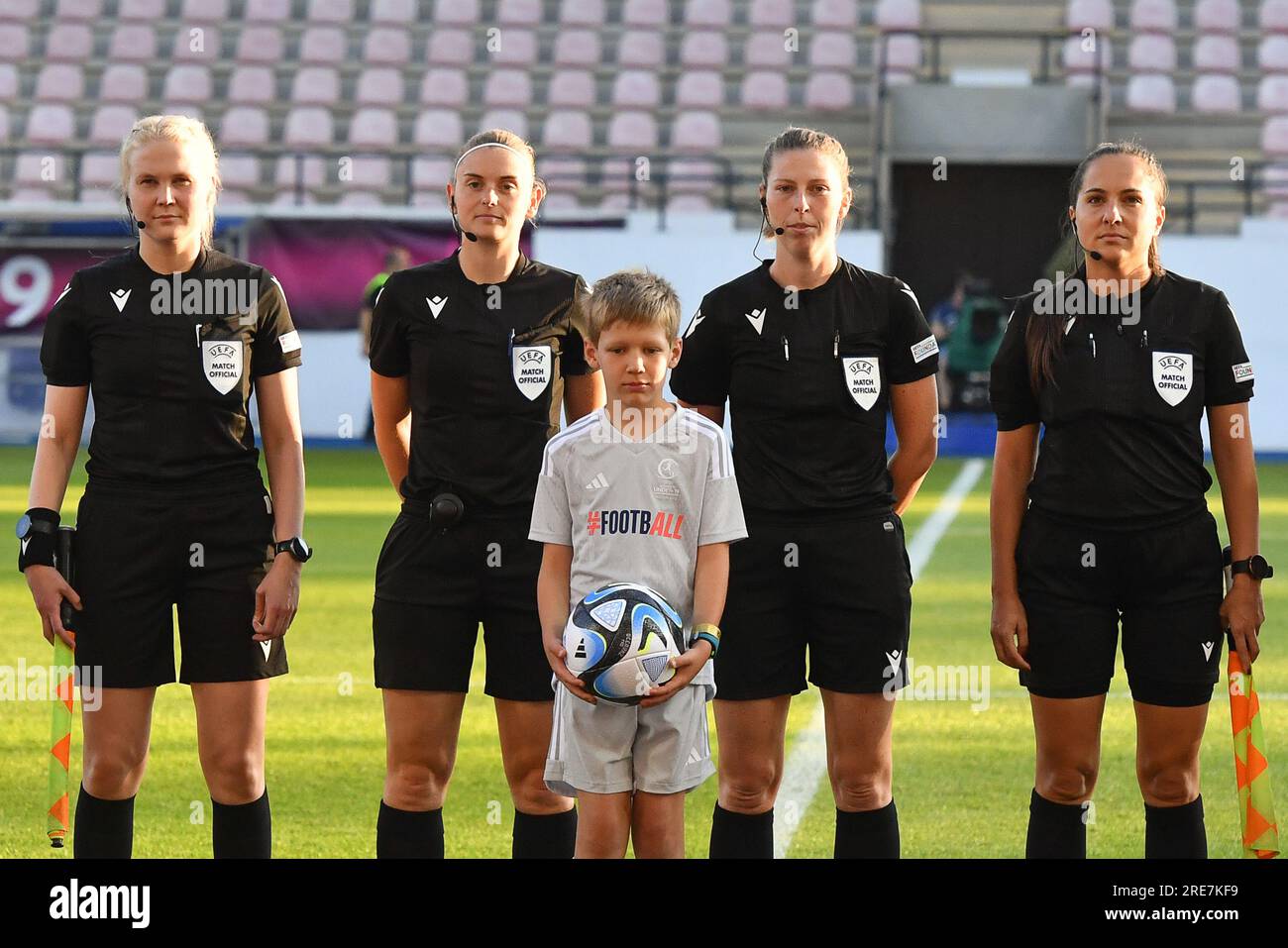 Leuven, Belgium. 21st July, 2023. referee Abigall Byrne with assistant referees Danijela Mitrovic and Alisa Levalampi and 4th referee Viki De Cremer pictured during a female soccer game between the national women under 19 teams of France and Spain at the UEFA Women's Under-19 EURO Final Tournament on the second matchday in Group B on Saturday 21 July 2023 in Leuven, Belgium . Credit: sportpix/Alamy Live News Stock Photo