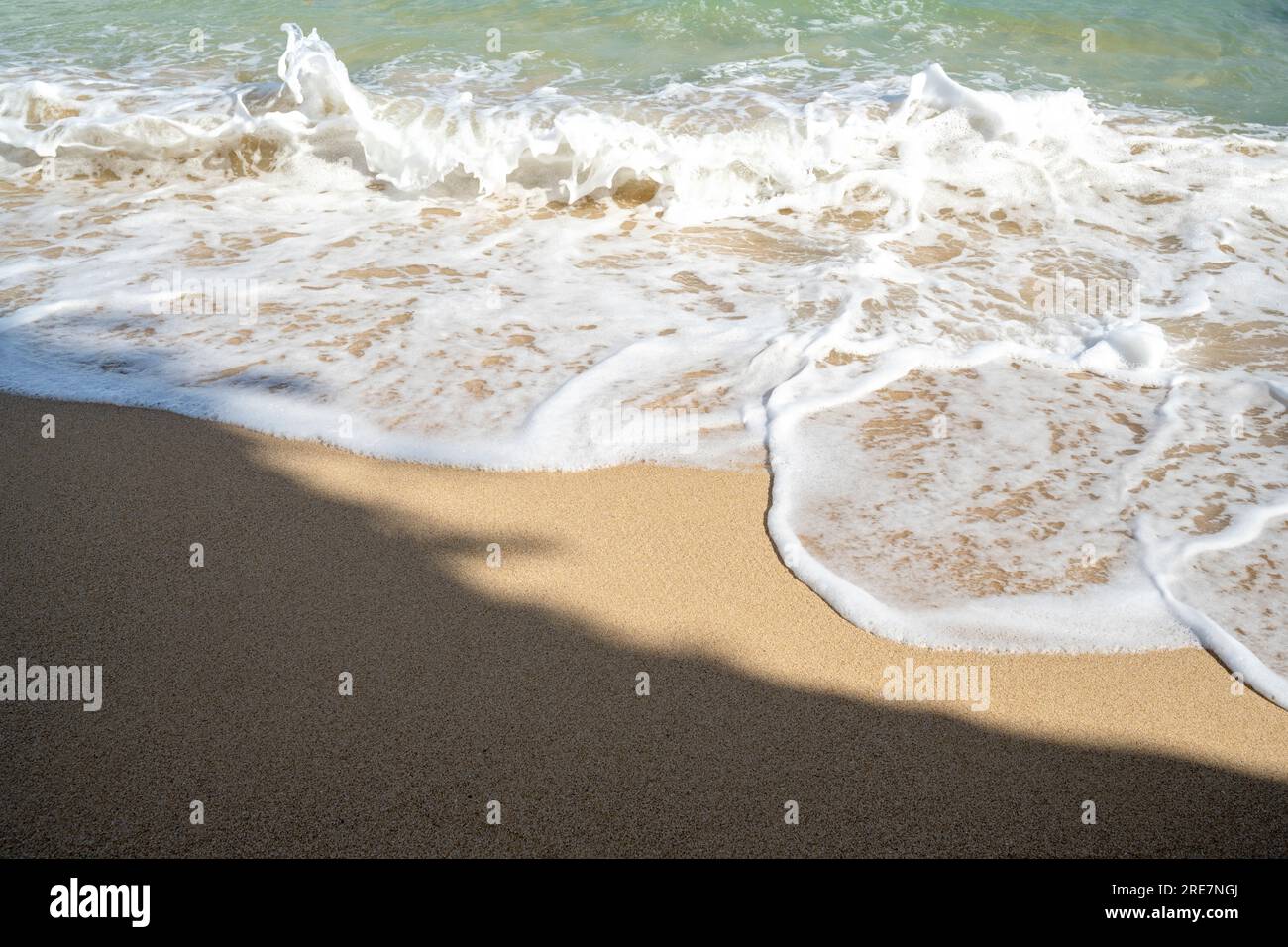 Sandy beach with the blue ocean and blue sky background Stock Photo - Alamy