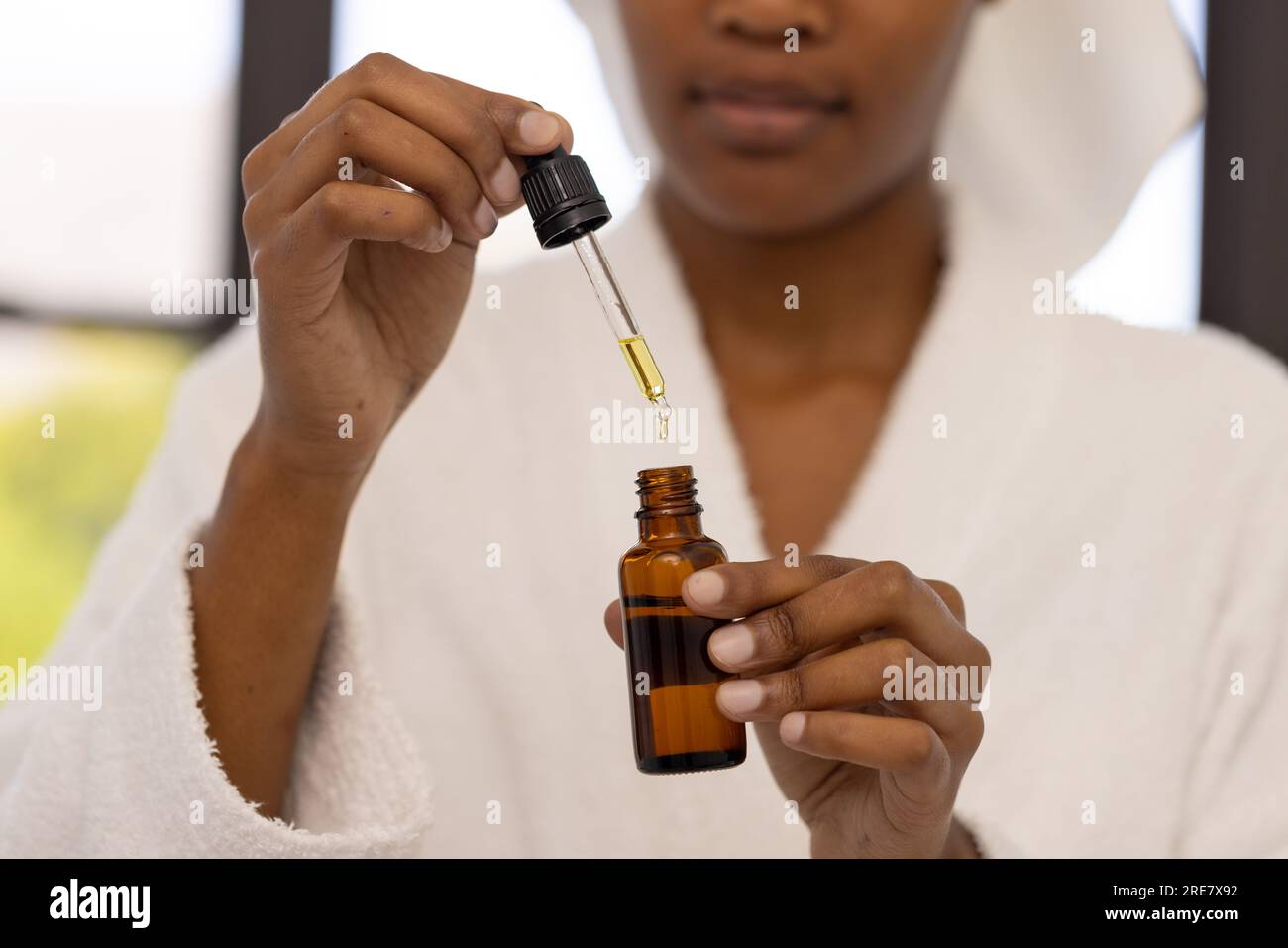 Beauty serum woman hi-res stock photography and images - Alamy