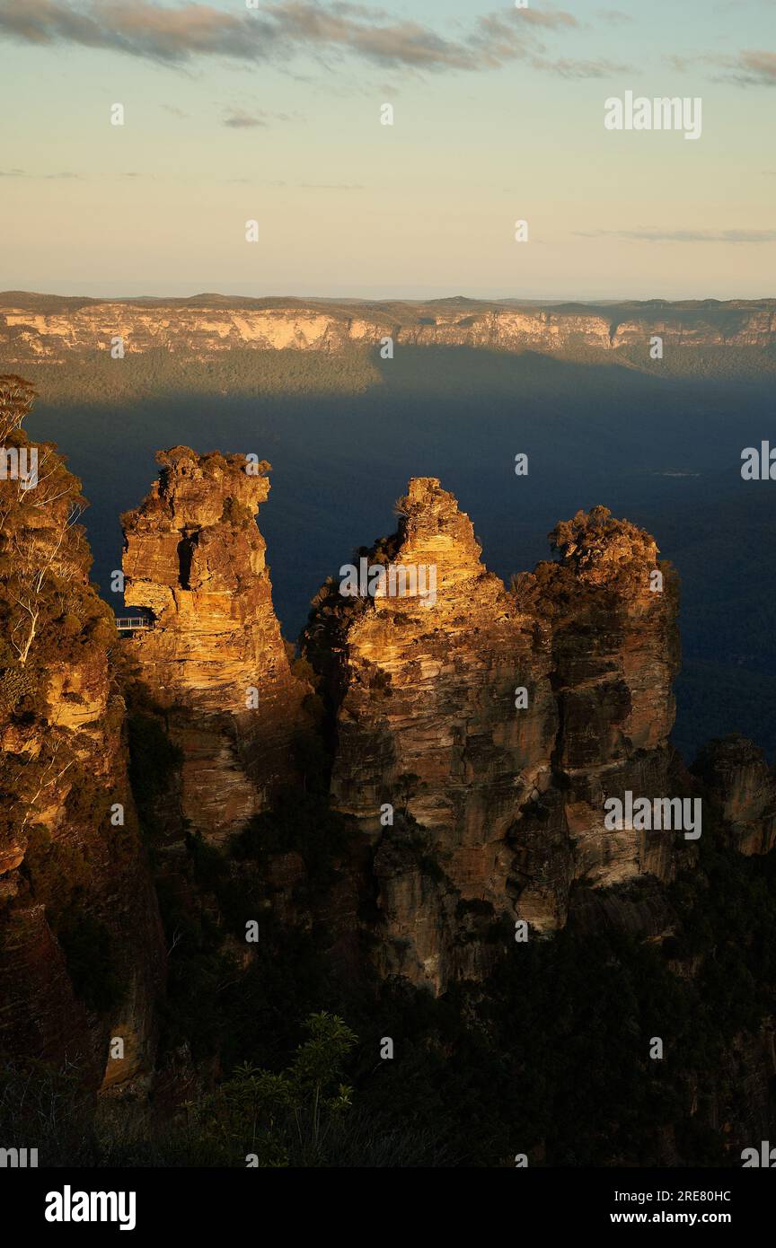 Three Sisters, sunset, Blue Mountains, NSW, Australia Stock Photo - Alamy