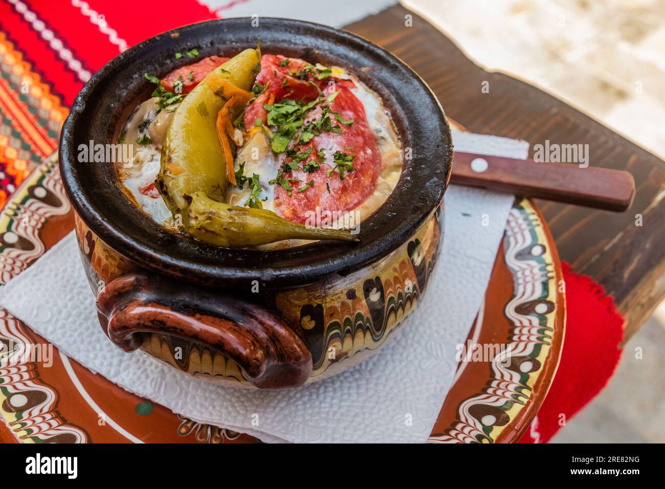 Traditional Clay Ceramic Soup Pot Bulgarian Cuisine National Food Dish  Vector Illustration On A White Background Stock Illustration - Download  Image Now - iStock