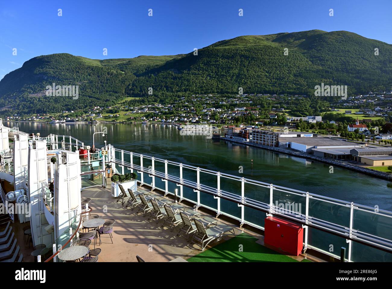Sunbeds on cruise ship deck hi-res stock photography and images - Alamy