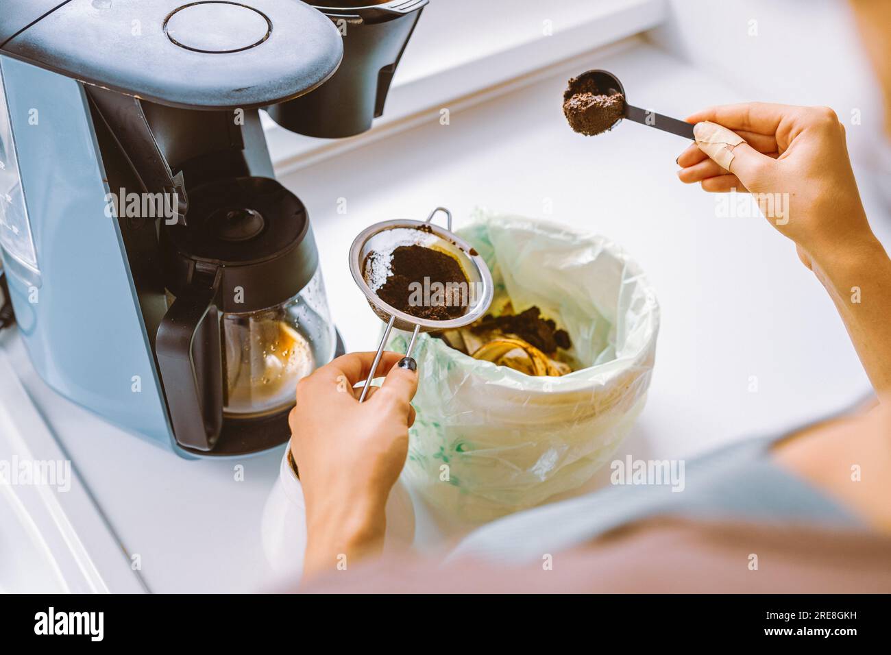Kitchen compost machine hires stock photography and images Alamy