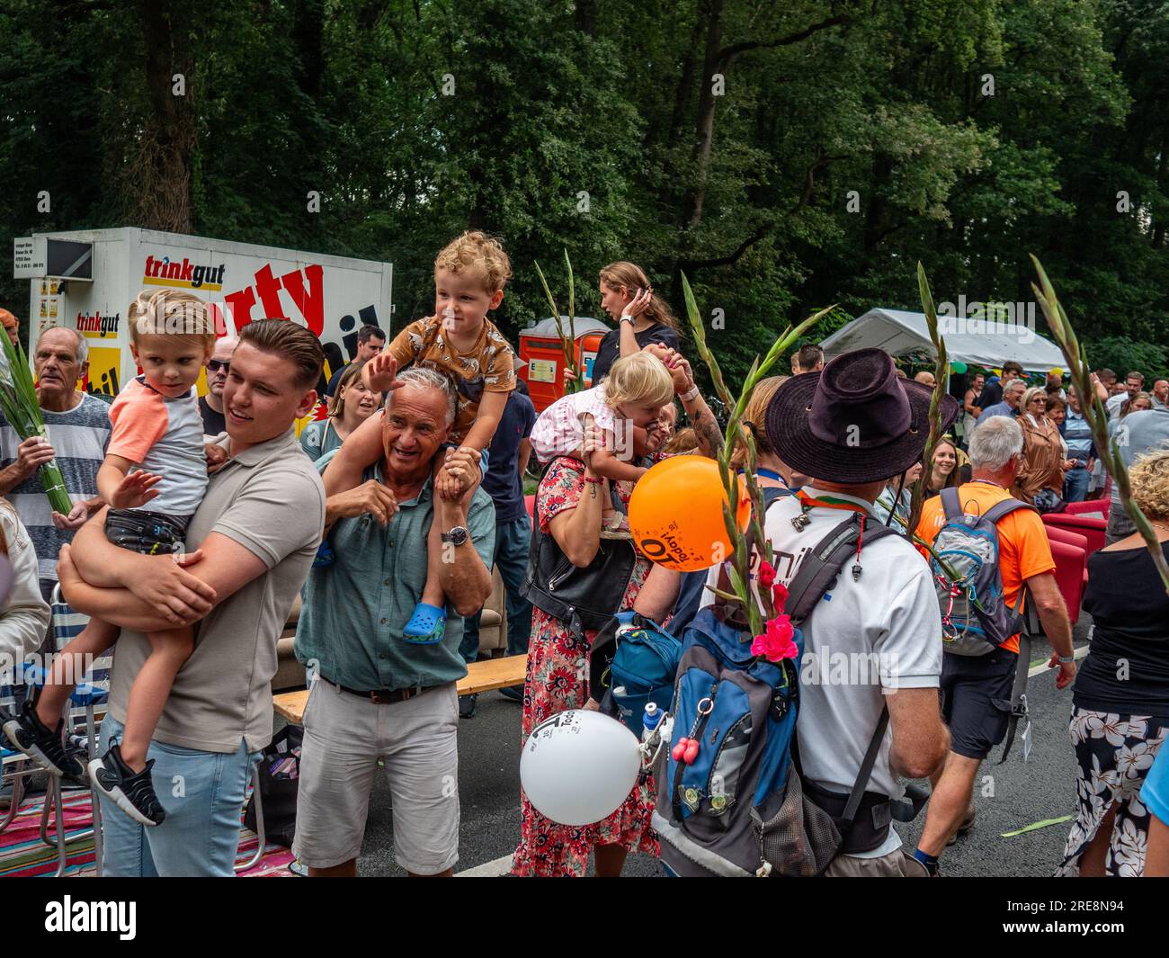 Example cheering hi-res stock photography and images - Alamy