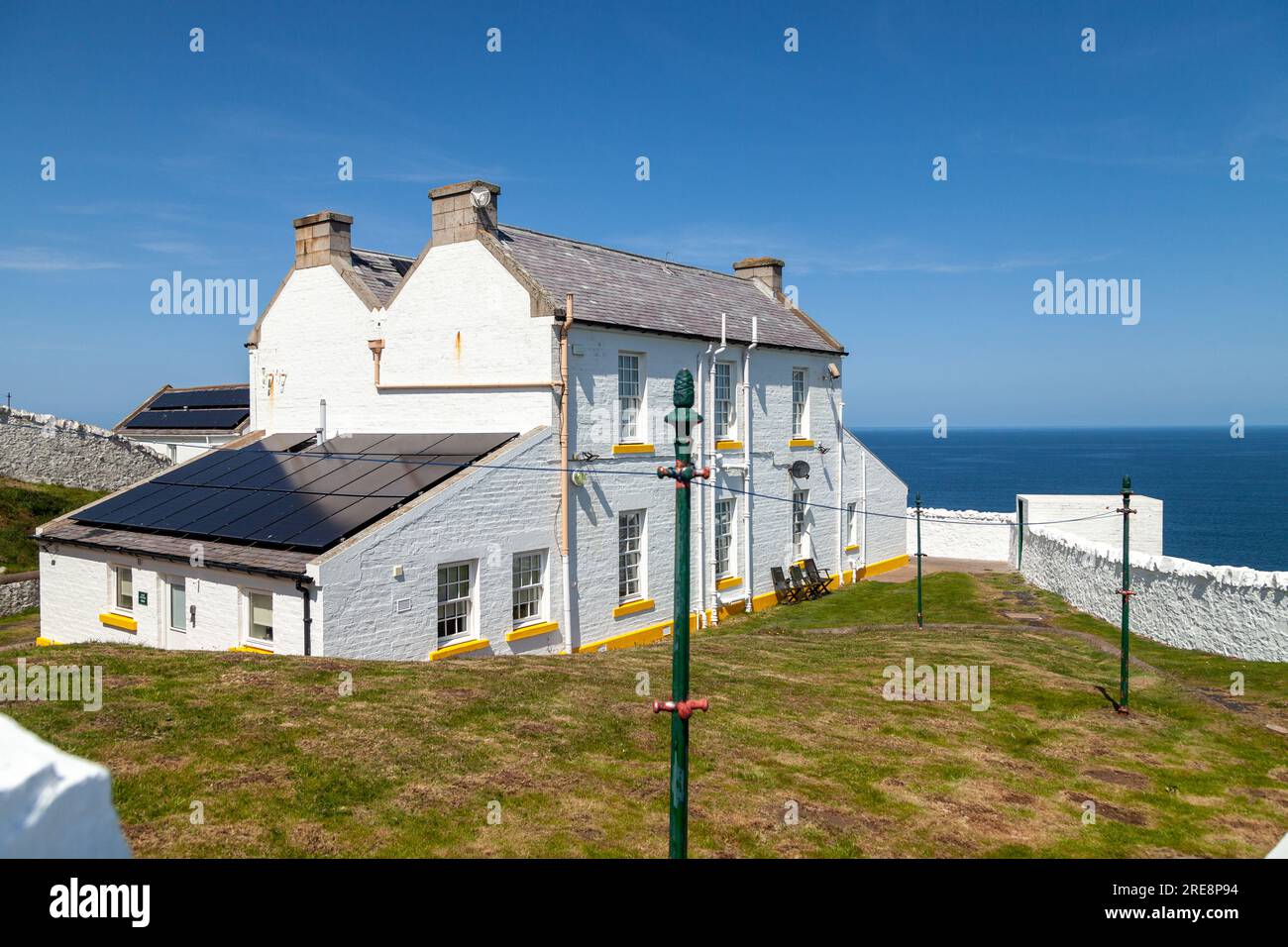 Attractive white houses hi-res stock photography and images - Alamy