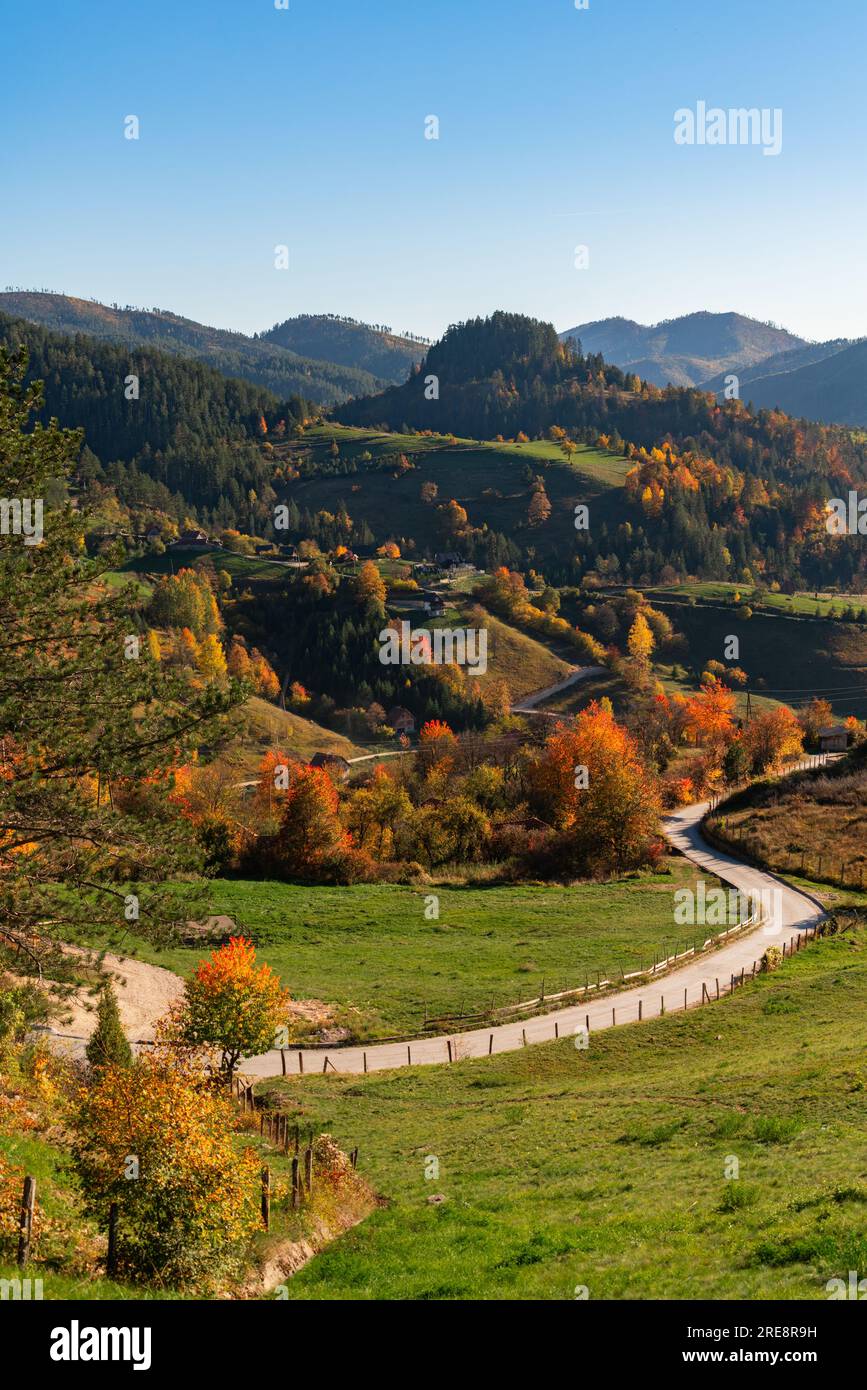 Country road in landscape hi-res stock photography and images - Alamy