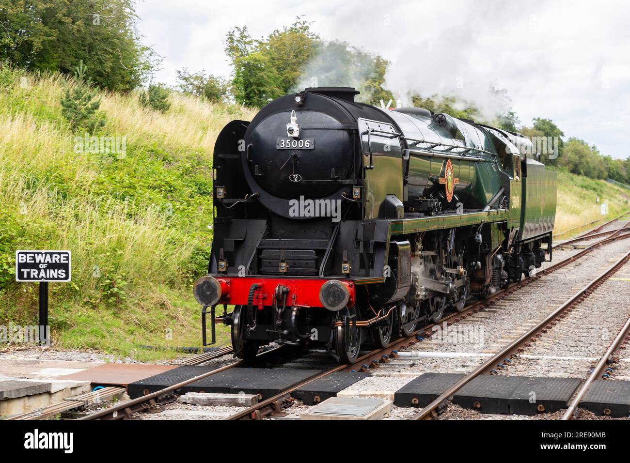 Merchant Navy Class 35002 'Peninsula and Oriental' steam locomotive preserved by the Gloucestershire and Warwickshire Steam Railway, at Broadway, Worc Stock Photo