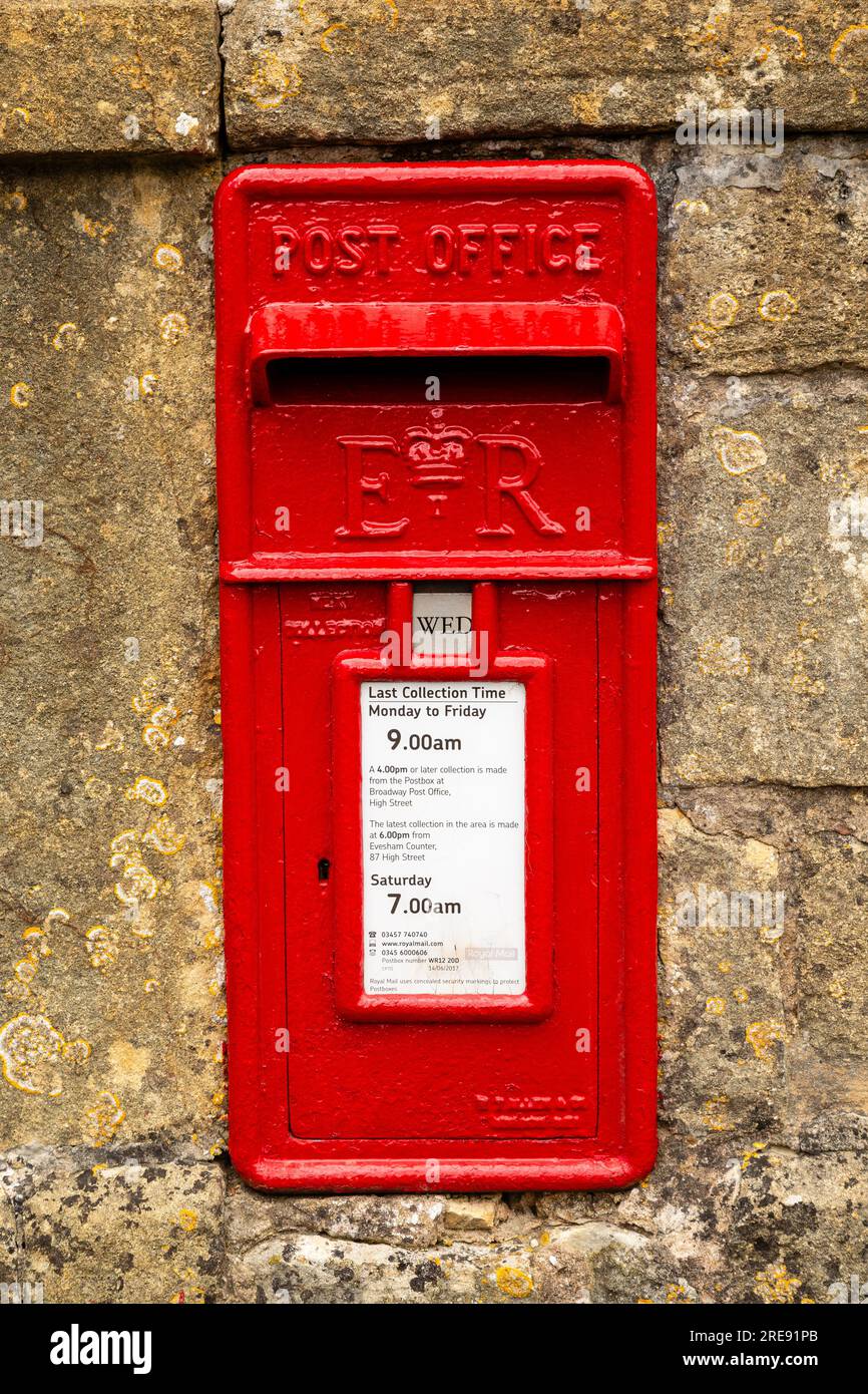Wall letterbox with ER cypher in the village of Broadway, Worcestershire, England, in the Cotwolds Area of Oustanding Natural Beauty. Stock Photo