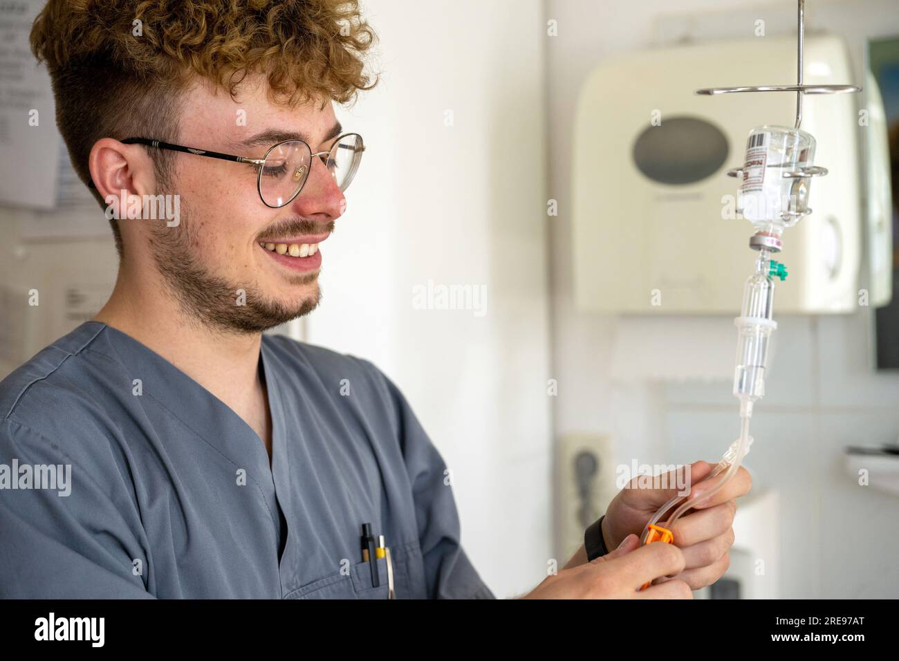 Coburg, Germany. 23rd July, 2023. A nursing student attaches an IV. This week, the first graduates in generalist nursing in Bavaria will receive their graduation certificates. Credit: Pia Bayer/dpa/Alamy Live News Stock Photo