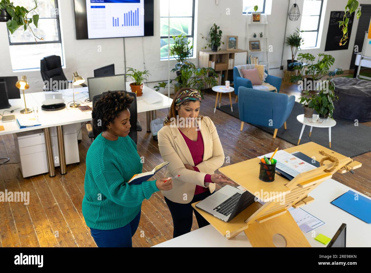 Team diverse women using laptop hi-res stock photography and images - Alamy