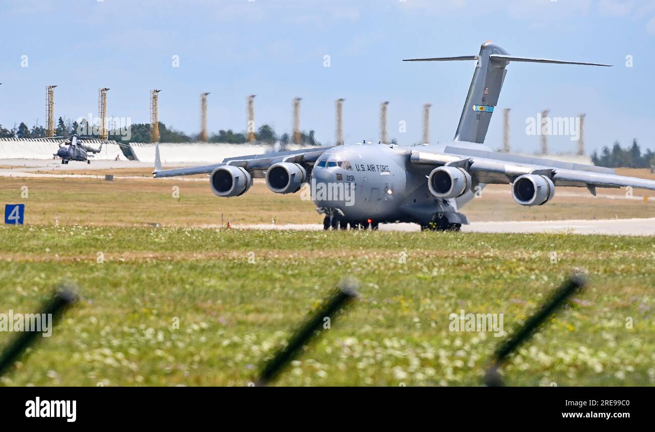 Namest Nad Oslavou, Czech Republic. 26th July, 2023. Boeing C-17 Globemaster aircraft of US Army land and bring helicopters Bell AH-1Z Viper (not seen) for Czech pilots in Namest nad Oslavou, Czech Republic, July 26, 2023. Credit: Lubos Pavlicek/CTK Photo/Alamy Live News Stock Photo