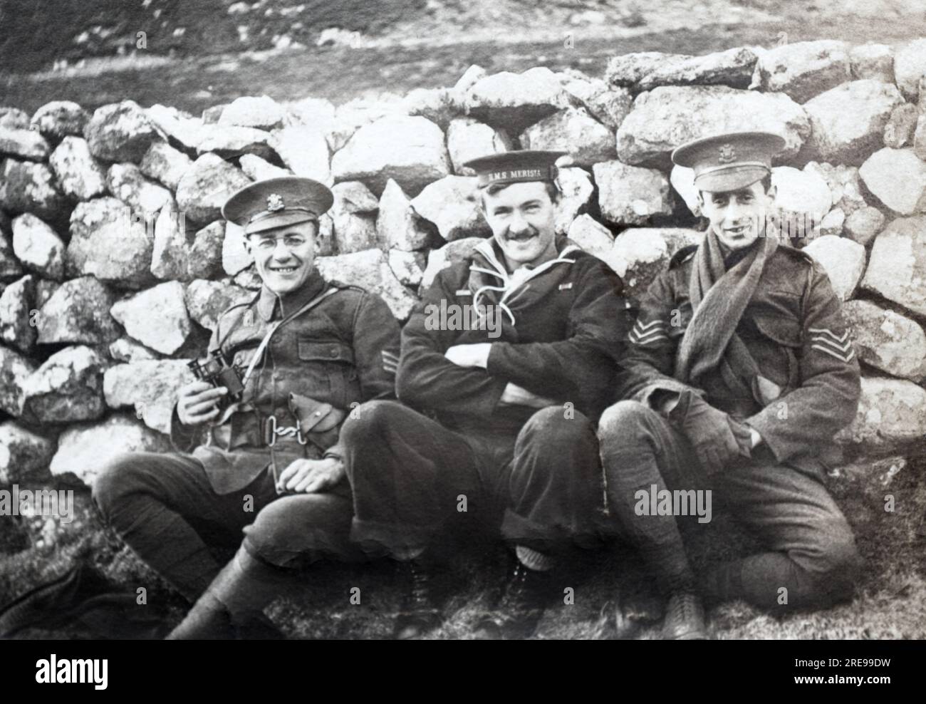 Two sergeants of the Welsh Regiment with a Royal Navy Reserve sailor of HMS Merisia on Ramsey Island, Wales, 1915. Named (left to right): Gussi, Sidney Mortimer, and Gwyn Thomas. Stock Photo