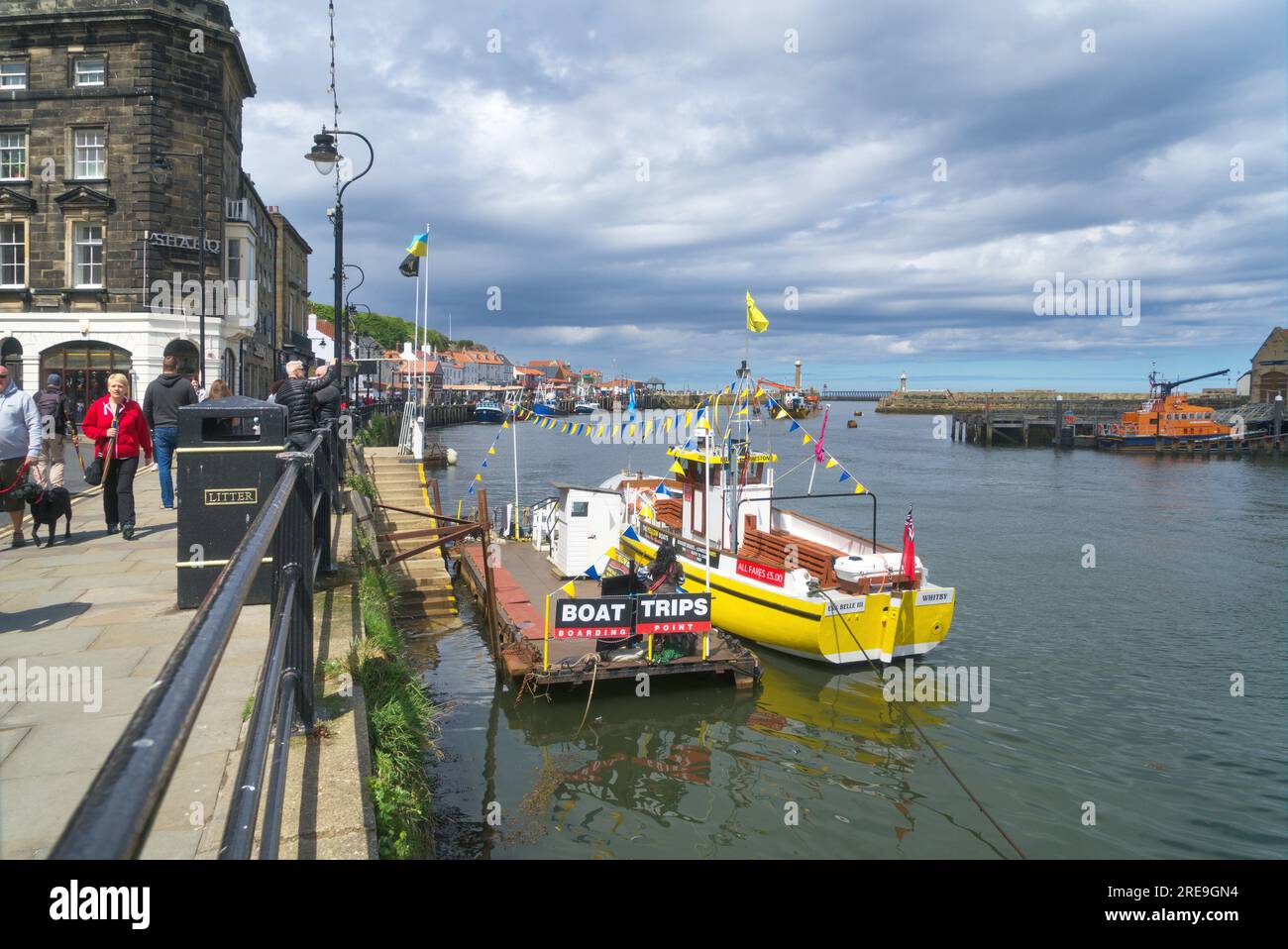 Looking east over historic Whitby keyside, wharf, beside the river Esk.   The river splits the town of Whitby in two. Whitby, North Yorkshire, UK Stock Photo