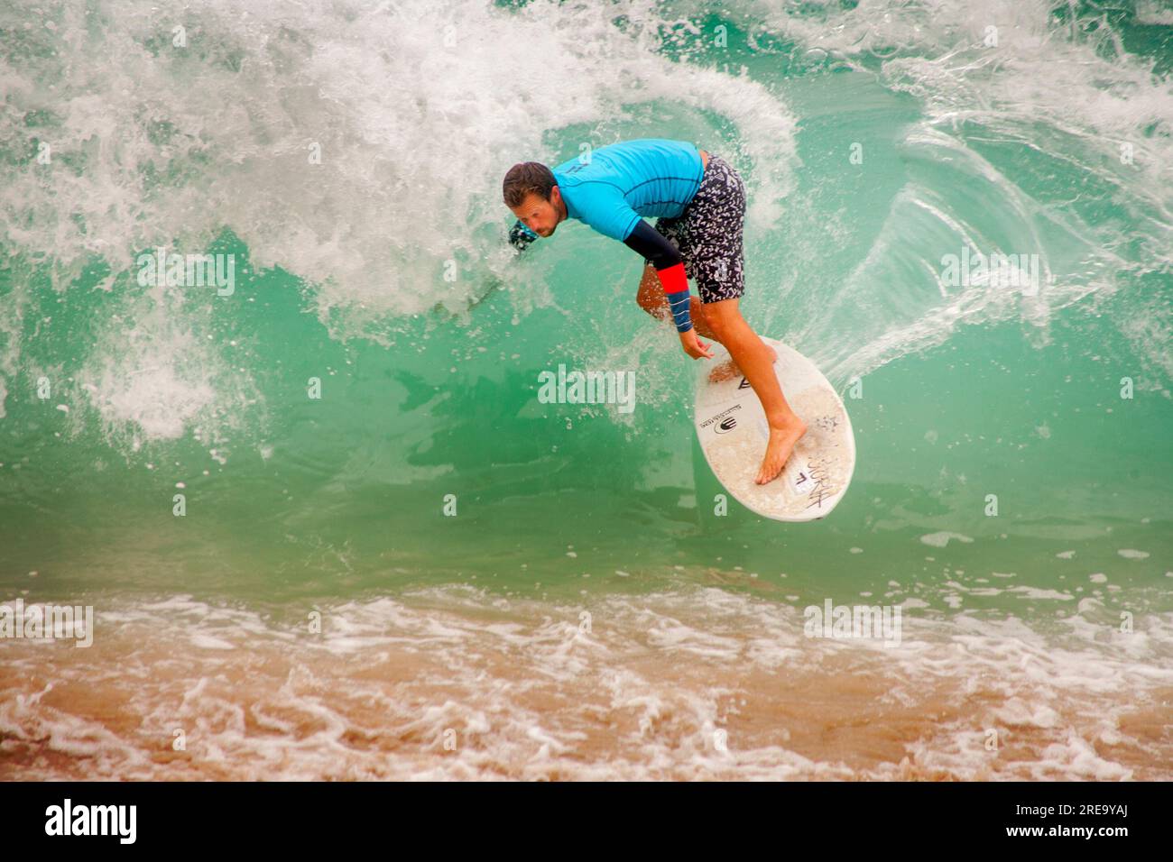 Laguna Beach, California, USA. 20th Aug, 2017. Carefully keeping his balance, a surfer rides the waves on a skimboard in Laguna Beach, CA. (Credit Image: © Spencer Grant/ZUMA Press Wire) EDITORIAL USAGE ONLY! Not for Commercial USAGE! Stock Photo