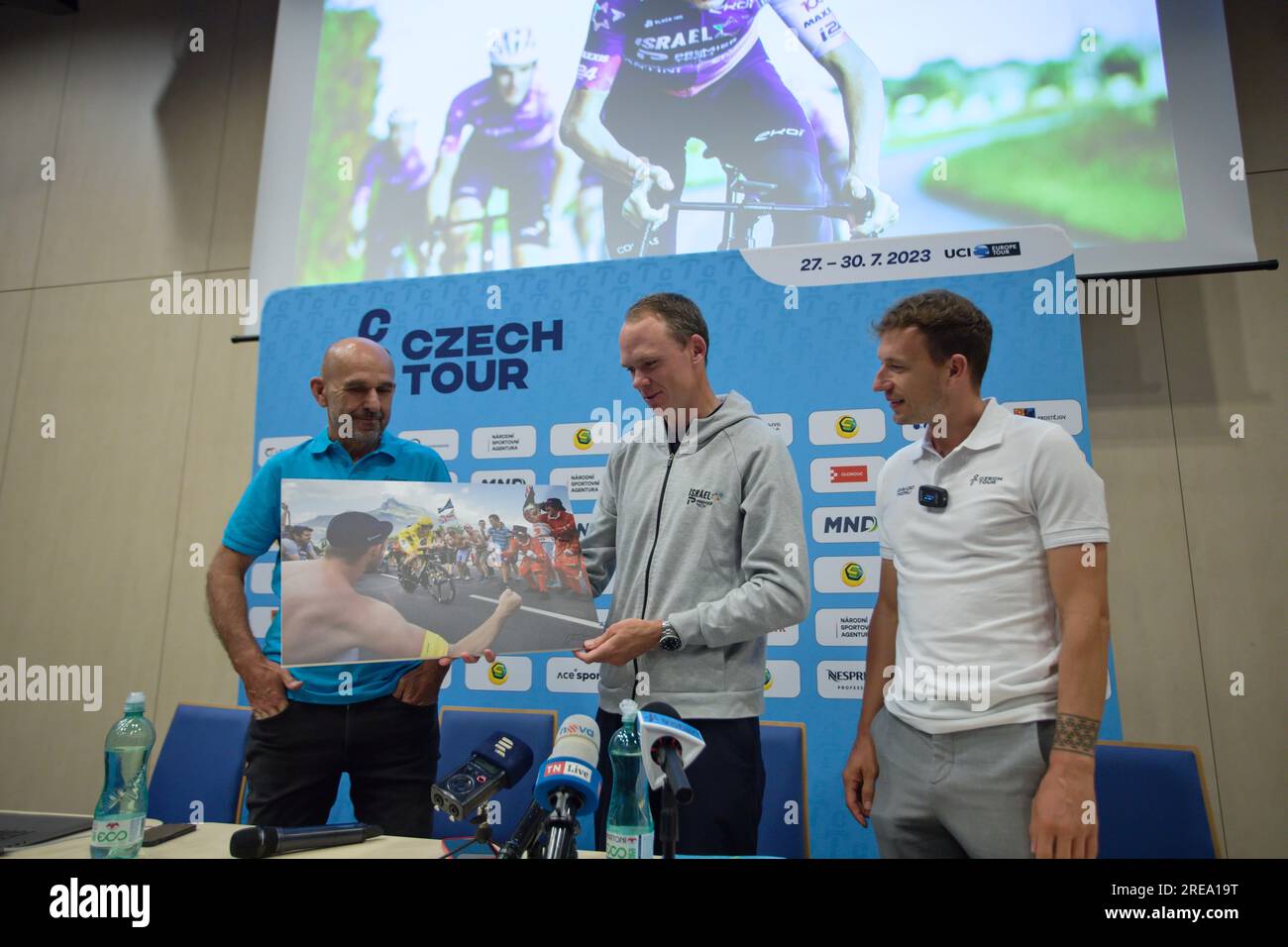 Olomouc, Czech Republic. 26th July, 2023. Czech Tour star Chris Froome (centre), race president Robert Kolar (left) and race director Leopold Konig at a pre-race press conference at the Clarion Congress Hotel in Olomouc, 26 July 2023. Pictured here, Chris Froome takes over his famous time trial photo taken by photographer Marketa Navratilova. Credit: Stanislav Helona/CTK Photo/Alamy Live News Stock Photo
