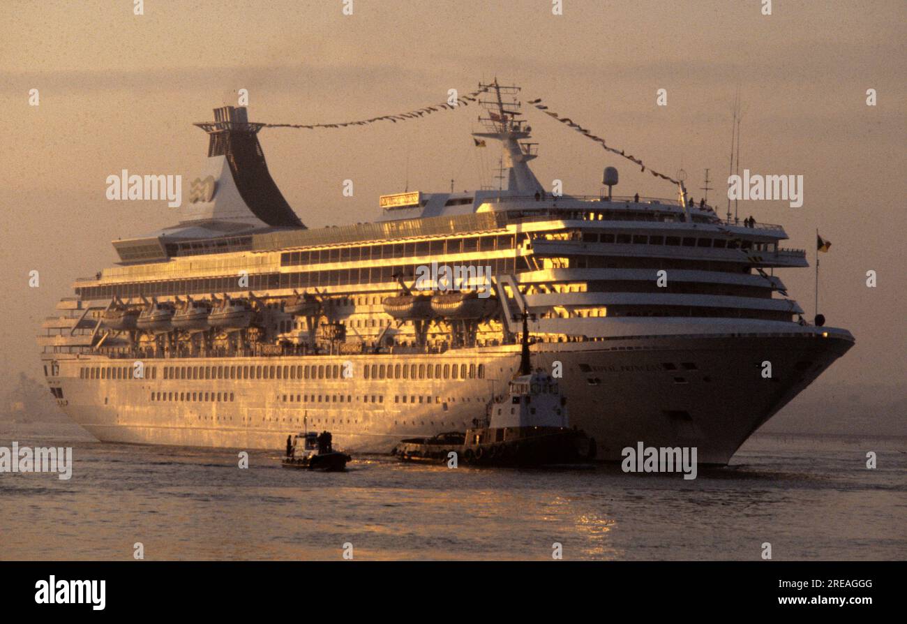 80s cruise ship design hi-res stock photography and images - Alamy