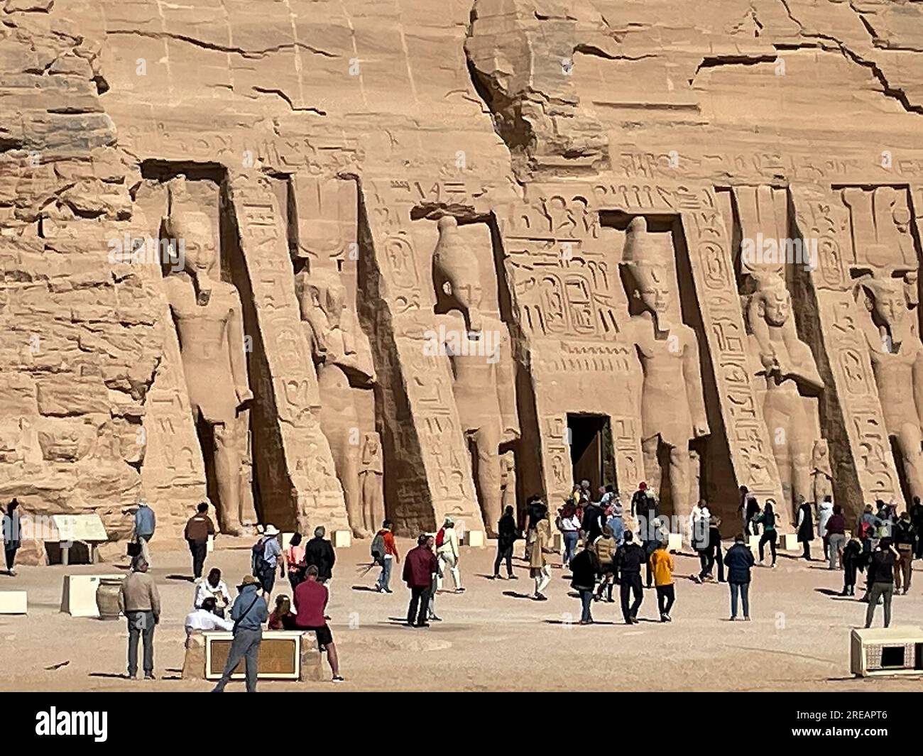 Reapt Karnak, Egypt - July 15, 2023: people visit the Karnak temple complex ...