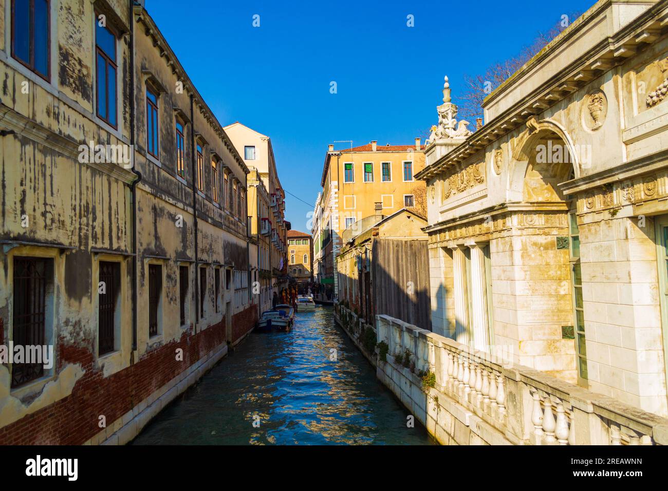 Bagni pubblici hi-res stock photography and images - Alamy