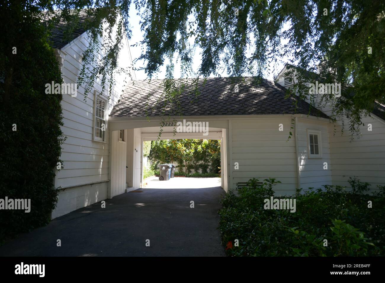 Los Angeles, California, USA 26th July 2023 Actress Marilu Jenner Former Home/house at 9222 Flicker Way in the Bird Streets on July 26, 2023 in Los Angeles, California, USA. Photo by Barry King/Alamy Stock Photo Stock Photo