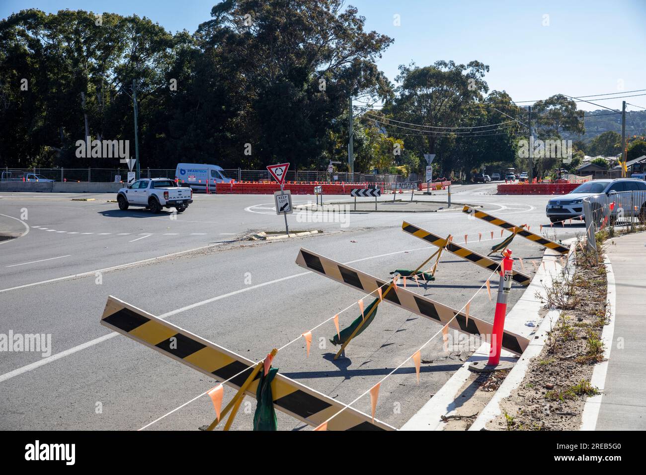 Australia road infrastructure works, widening of Mona Vale Road on ...