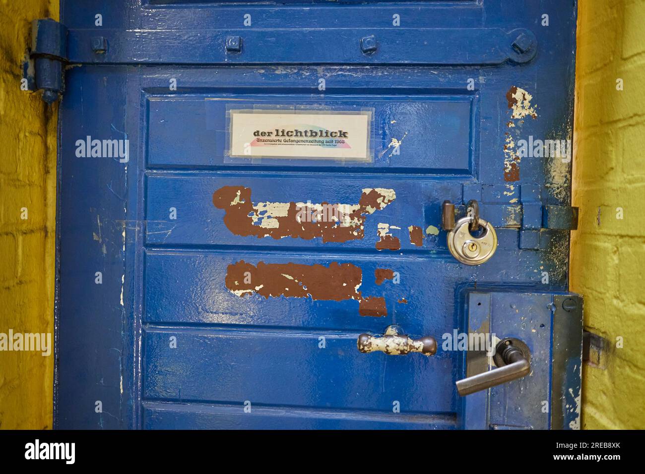 Berlin, Germany. 11th July, 2023. A cell door at Tegel Prison is marked as the editorial room of the prisoner newspaper 'der lichtblick'. Germany's only uncensored prisoner magazine is published four times a year with a nationwide circulation of 7,500. Credit: Jšrg Carstensen/dpa/Alamy Live News Stock Photo