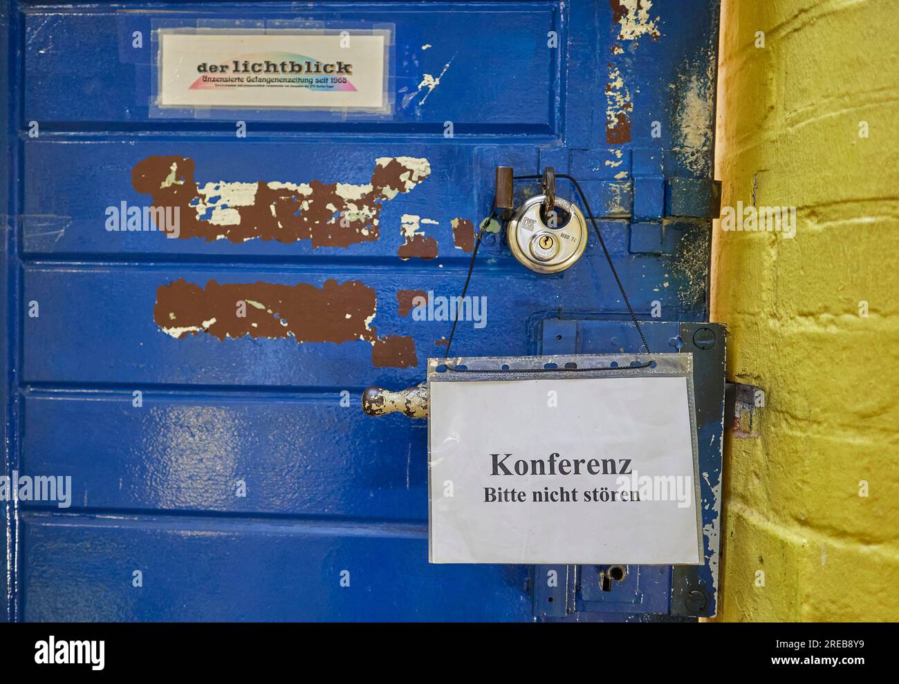 Berlin, Germany. 11th July, 2023. A cell door at Tegel Prison is marked as the editorial room of the prisoner newspaper 'der lichtblick'. Germany's only uncensored prisoner magazine is published four times a year with a nationwide circulation of 7,500. Credit: Jšrg Carstensen/dpa/Alamy Live News Stock Photo