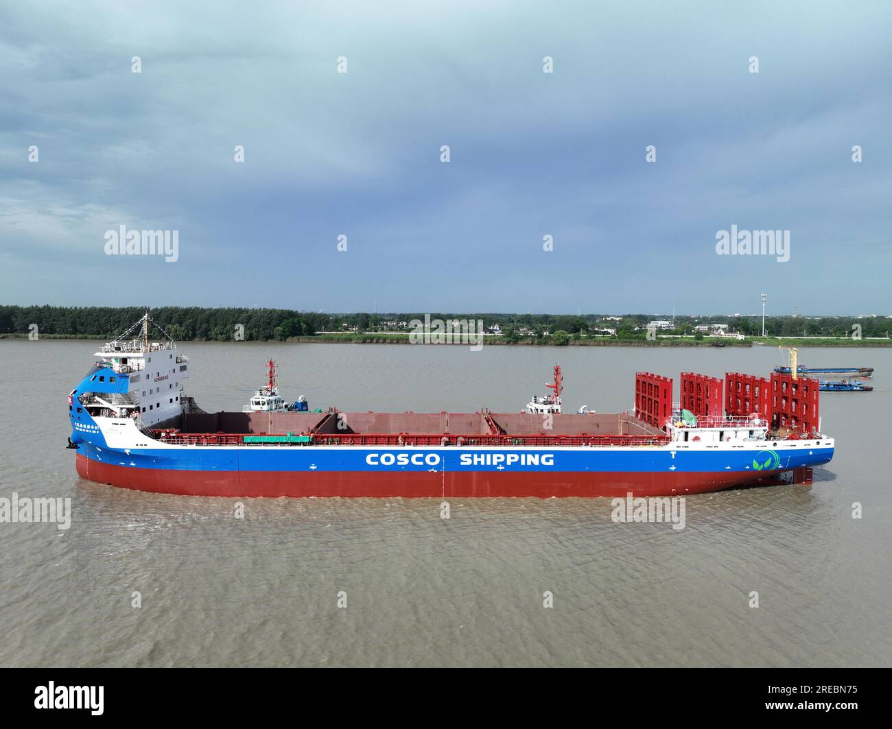 An electric container vessel with a capacity of 700 TEUs launches in ...
