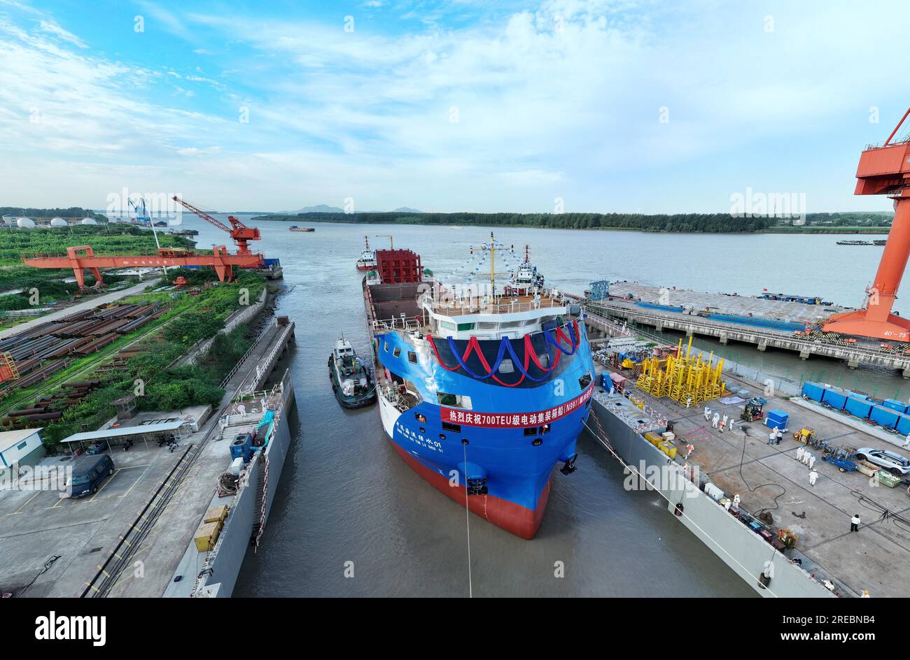 An electric container vessel with a capacity of 700 TEUs launches in ...