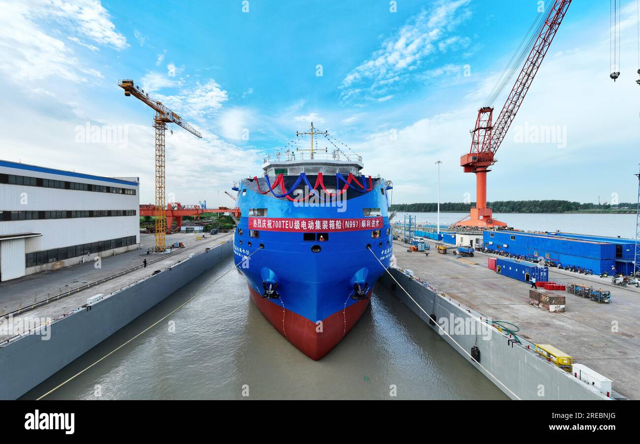 An electric container vessel with a capacity of 700 TEUs launches in ...