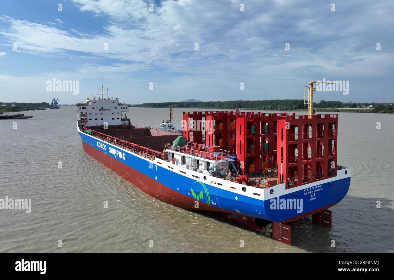 An electric container vessel with a capacity of 700 TEUs launches in ...